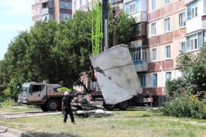 Зображення до посту: У Лозовій демонтували перекриття 9-поверхівки, що потрапила під удар