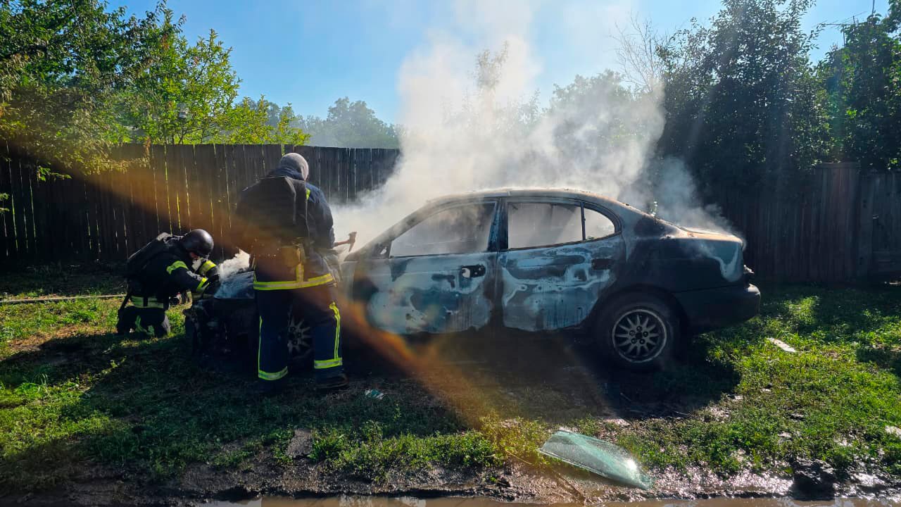 Зображення до:  На Харківщині російський дрон влучив у цивільне авто: постраждали дві жінки