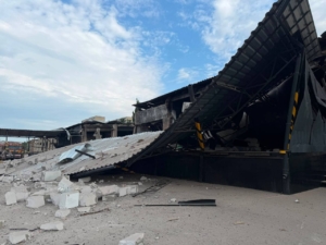 Зображення до посту: росія вдарила КАБами по Ізюму: пошкоджені відділення «Нової пошти», склад і електромережі