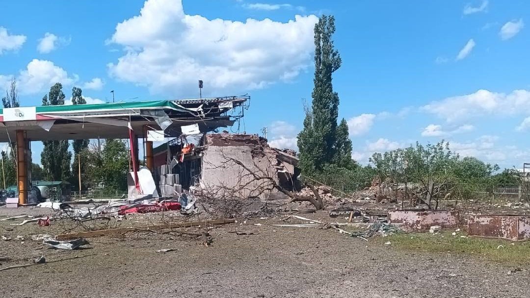 Зображення до:  Від обстрілів у Богодухові та Ізюмі пошкоджені АЗС, у Лозовій та Змієві — залізничні об’єкти