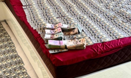 Ліжко в доларах: у Харкові викрили схему продажу фіктивних інвалідностей для військовозобов’язаних Гроші, знайдені під час обшуків у справі щодо схеми ухилення від мобілізації на Харківщині