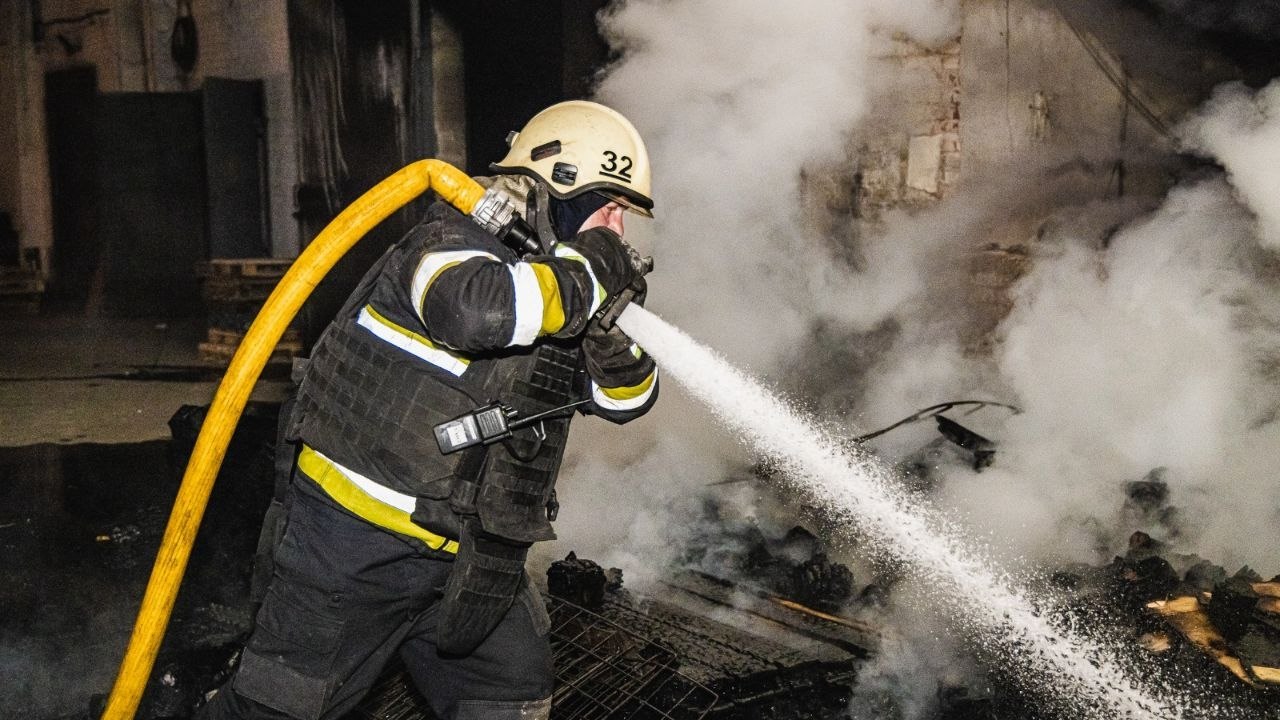 Зображення до:  На Дергачівщині від обстрілу загинула 57-річна жінка, в Харкові горіла АЗС