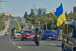 Зображення до посту: Хвилина мовчання, автопробіг, «Стіл пам’яті»: у Харкові вшанували пам’ять полеглих захисників