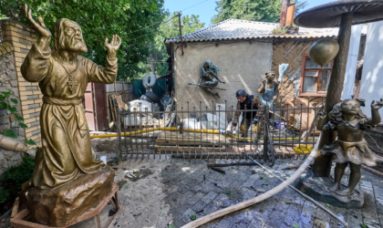 Армія рф у Харкові пошкодила будинок-майстерню скульптора Катіба Мамедова KS267487