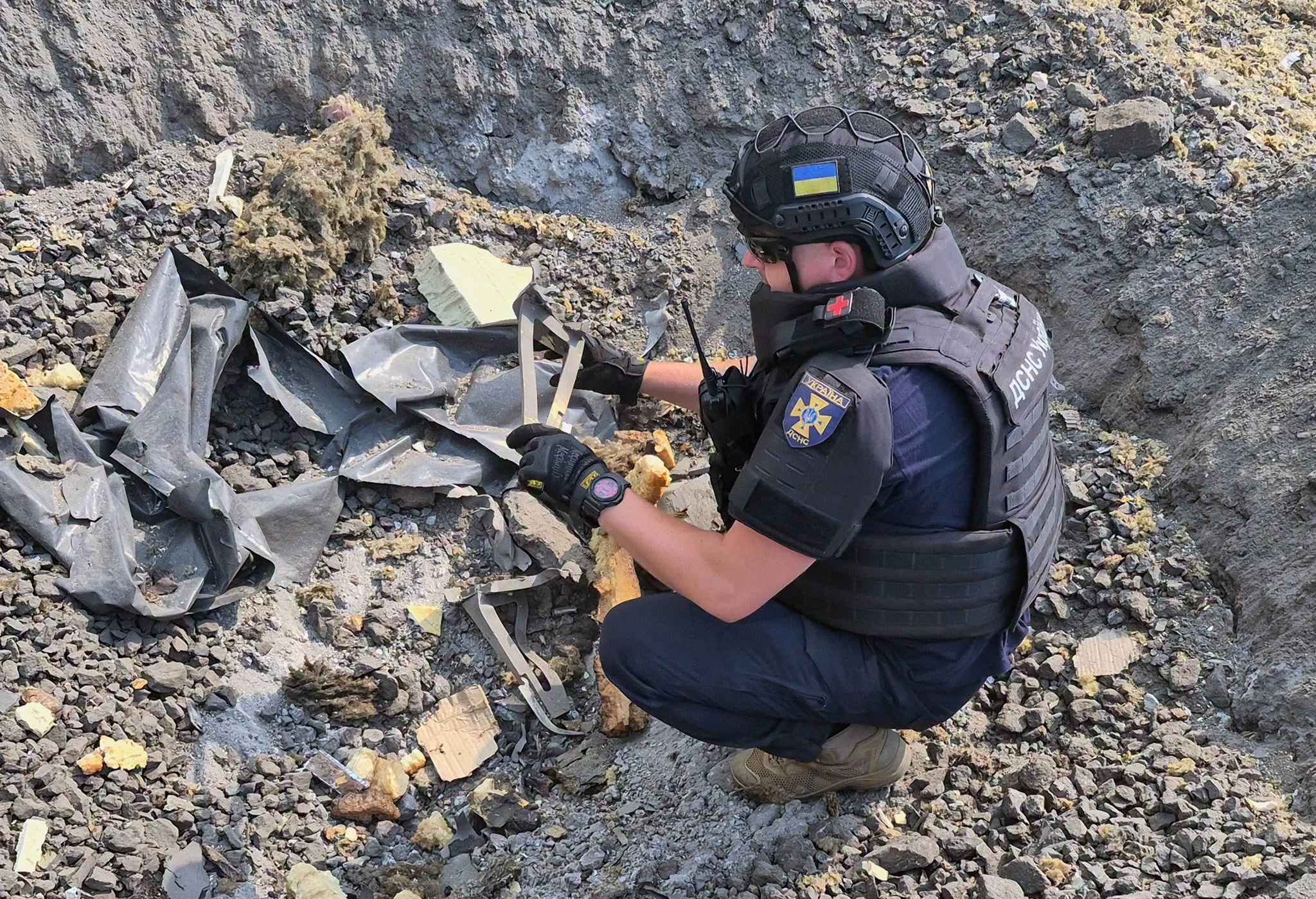 Зображення до:  У Богодухові після ракетного удару сапери вилучили залишки «Бандеролі»