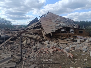 Зображення до посту: Армія рф вдарила КАБами по Ізюму: постраждали четверо жінок