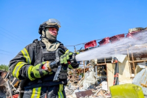 Зображення до посту: У Печенігах загасили пожежі після ракетного обстрілу: побільшало поранених