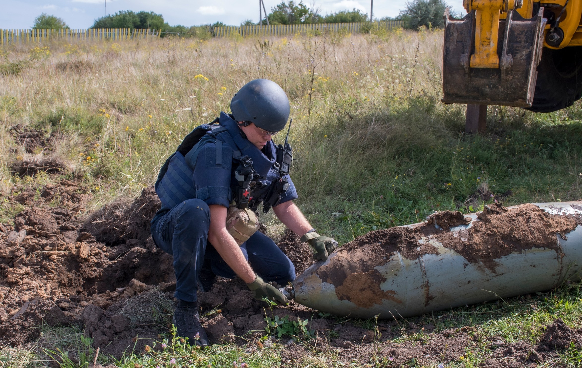 Зображення до:  У Черкаській Лозовій після обстрілу знайшли дві 500-кілограмові авіабомби