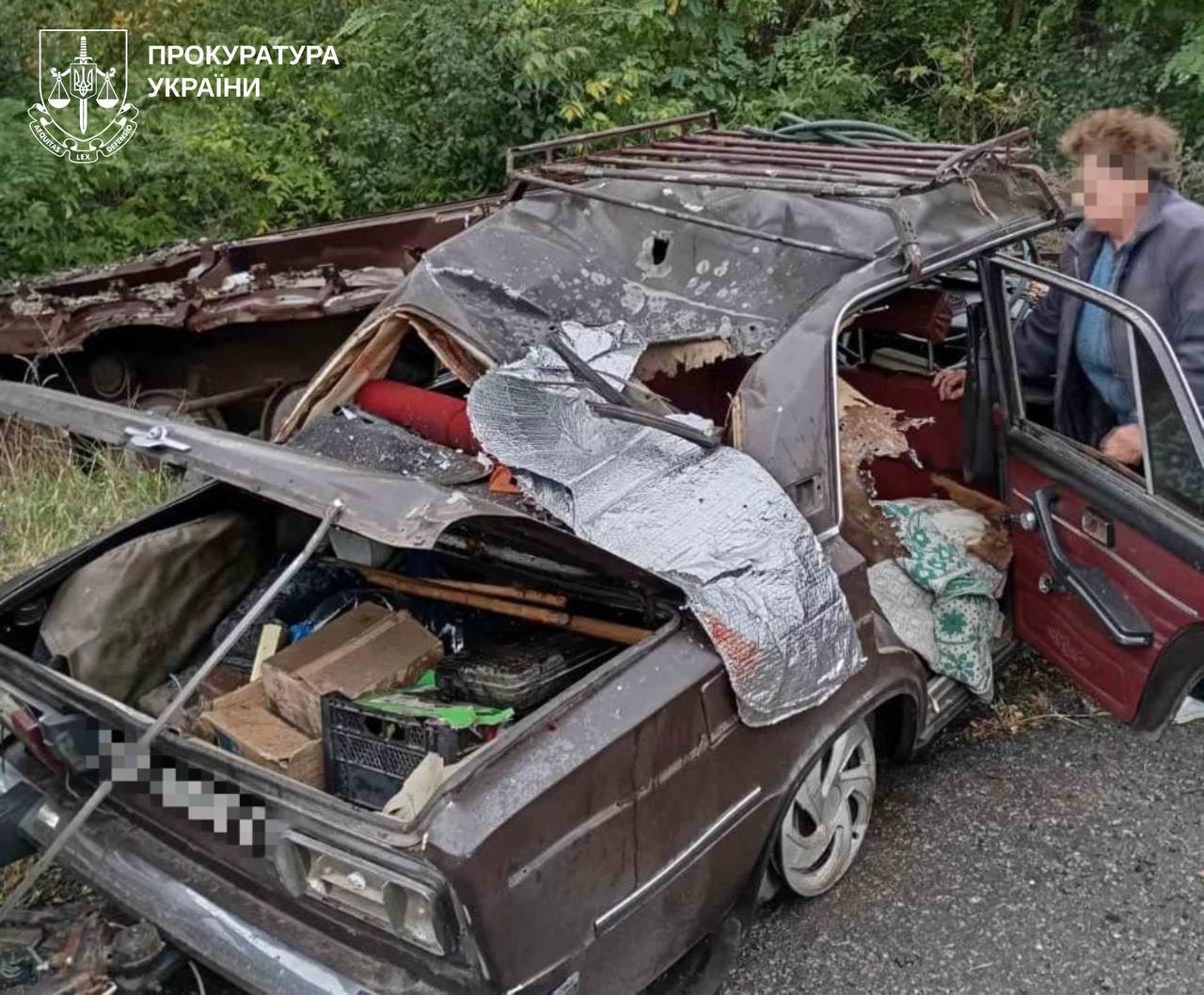 Пошкоджене обстрілом авто в Чугуївському районі Харківщини, 27 вересня 2026