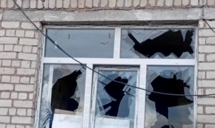 Розбите від обстрілу вікно
