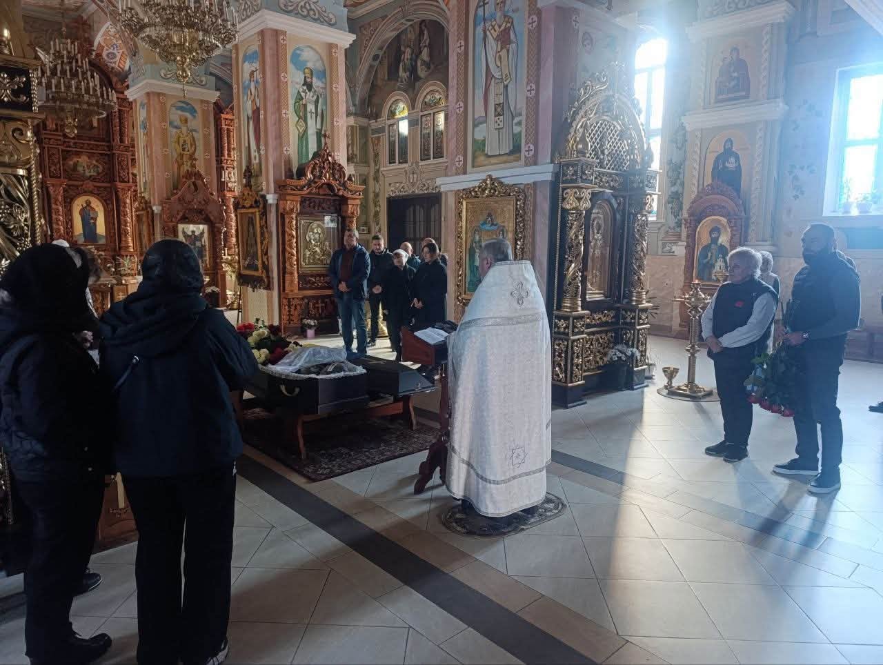 У Златополі попрощалися з лікарем, який помер за три тижні після мобілізації Служба за померлим Ігорем Ревекою