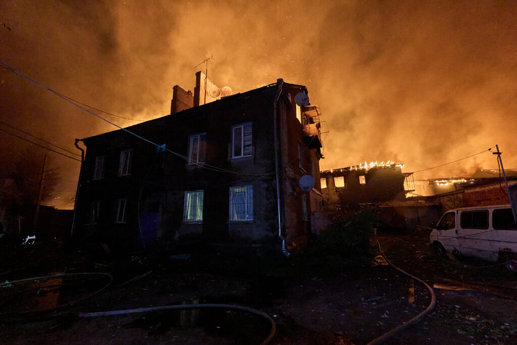 Пожежа в Харкові після обстілу 27 жовтня 2026