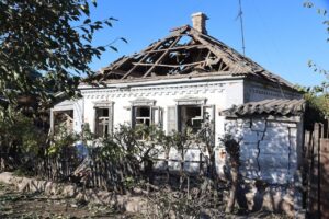 Пошкоджений авіаударом будинок у Лозовій Харківської області, 12 жовтня 2026