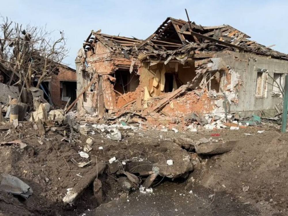 Російська армія завдала удару по Ізюму, пошкоджено понад 20 осель Зруйнований будинок в Ізюмі на Харківщині, 27 жовтня 2026
