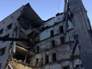 Пошкоджений обстрілом будинок в Ізюмі на Харківщині, 29 жовтня 2026