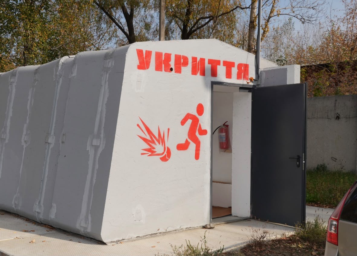 «Харківобленерго» встановило 10 мобільних укриттів для працівників Укриття